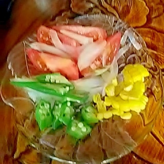 とうもろこしトマトおくらの夏野菜サラダ